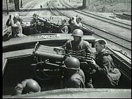 Зенитчики готовятся к авианалету. Ж\д станция Валуйки июнь 1942 г.