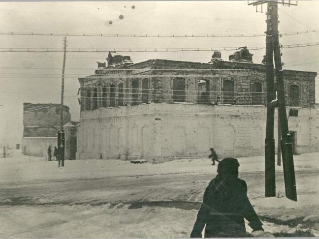 razrushennoe_zdanie_apteki_8_belgorod__mart_1943_g_na_str_35.jpg__650x486_q75_subsampling-2_upscale.jpg